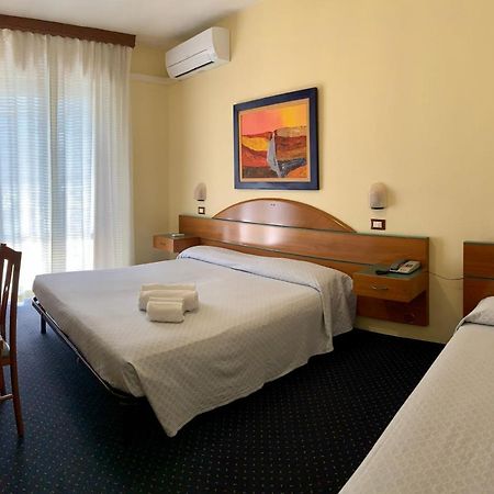 Hotel Lorenz Caorle Extérieur photo