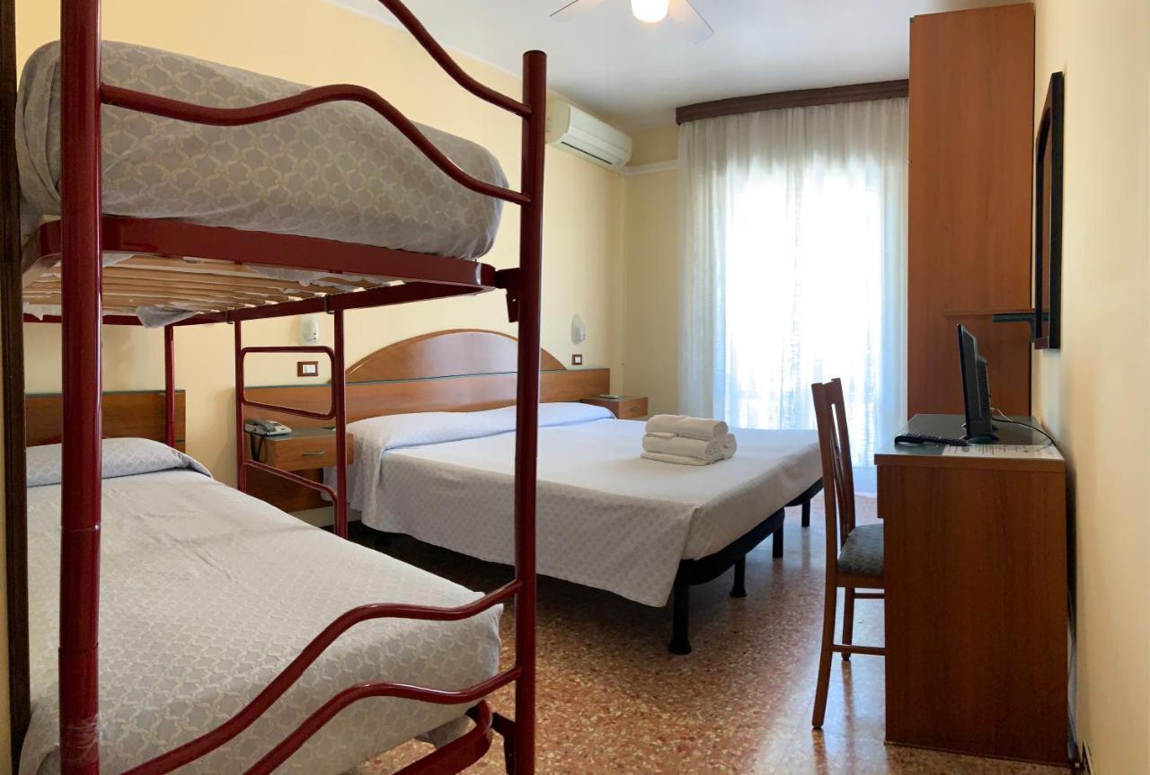 Hotel Lorenz Caorle Extérieur photo