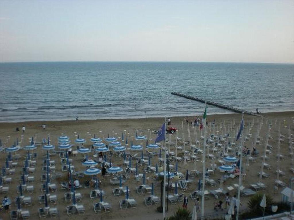 Hotel Lorenz Caorle Extérieur photo